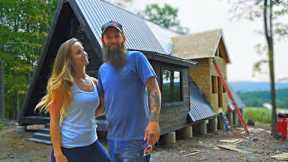 TIMELAPSE- Couple Builds House in 20 Minutes