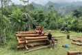 Using many logs to create a sturdy